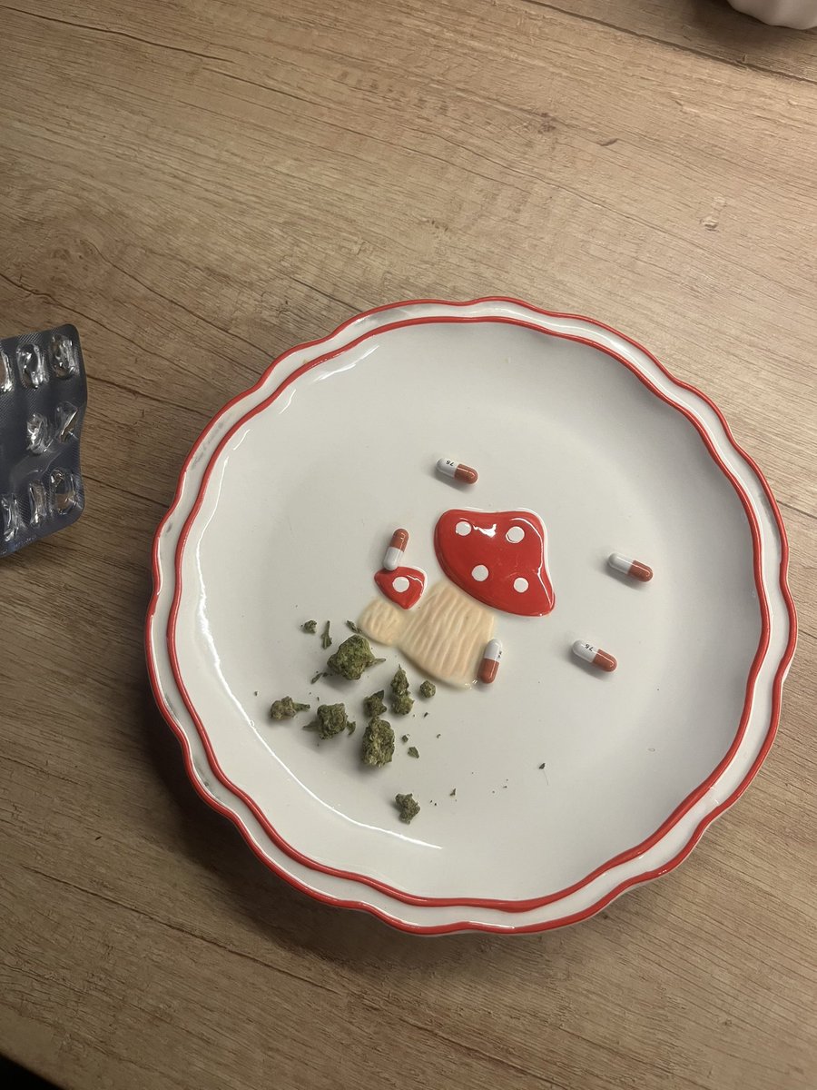 deadmerm4id's tweet photo. i made breakfast 😚✌🏻 https://t.co/cXSMO6bRFk