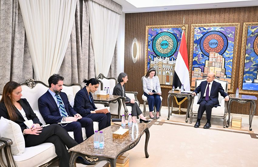 BashaReport's tweet image. President Rashad Al-Alimi @PresidentRashad  met with (UNSC, #P3) @UKinYemen @abda_sharif, French Ambassador @corm_kammoun, and
@USEmbassyYemen @JRPeccia to discuss recent developments in eastern Yemen, especially Hadramawt and A-Mahra. He expressed appreciation for their