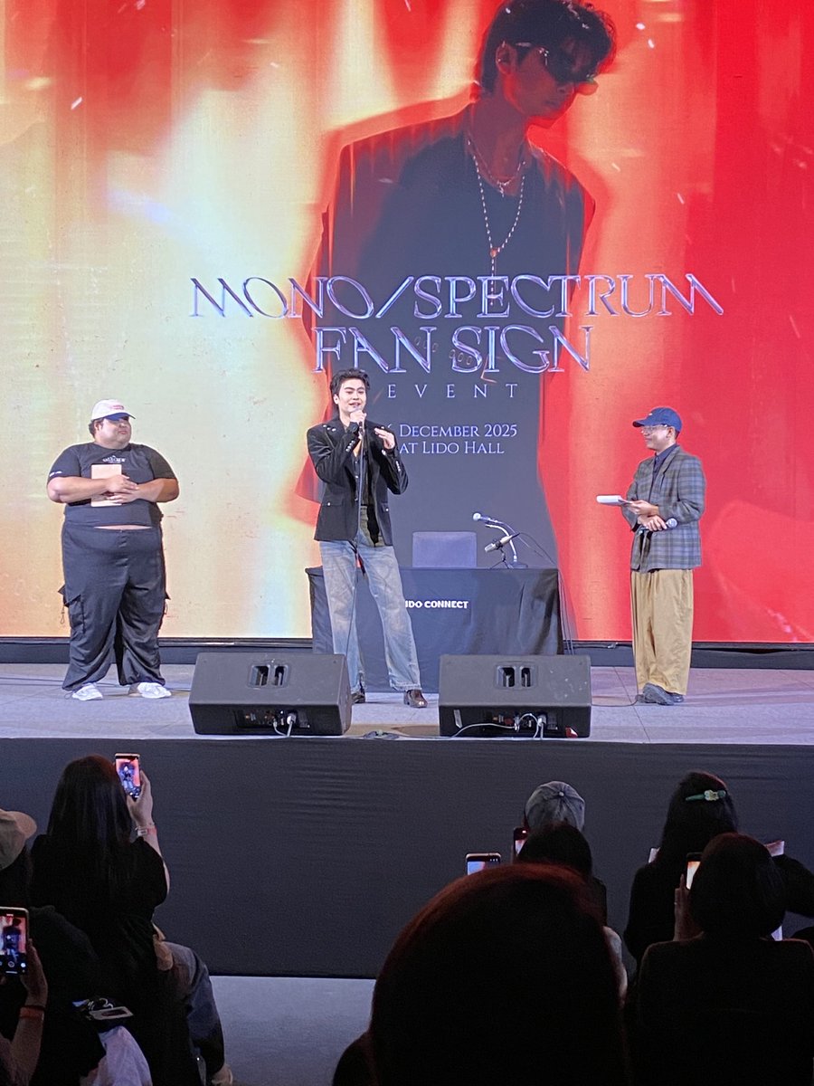 FangFang6395's tweet image. 06.12.2025 อีกวันในชีวิตที่ได้มีโอกาสมองนนท์ใกล้ๆ ตั้งใจนั่งฟัง มอง เก็บ #ความทรงจำที่แสนดี ตลอด 7 ชั่วโมง #nontfam กับนนท์อบอุ่นหัวใจมากๆ รวมถึงแฟมที่ไม่ได้อยู่ในงาน เขาก็รัก&amp;amp;ส่งกำลังใจให้นนท์ตลอดเช่นกันทั้งทีมหน้าจอและข้างล่างฮอลล์ 🤍พวกเราโชคดีจัง

#MONOSPECTRUM 
#NONTTANONT