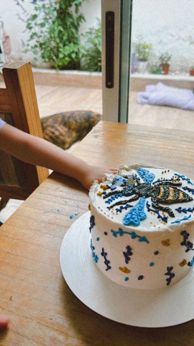 noeeailin's tweet image. Así es y ha sido ultrajada por una mini hormiga