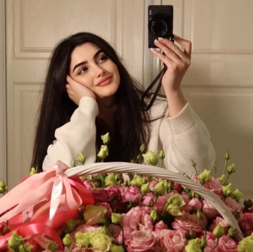 لو كان القرب على قدر الحب
لكنت اقرب إليك من  نفسك...!
#لطفي