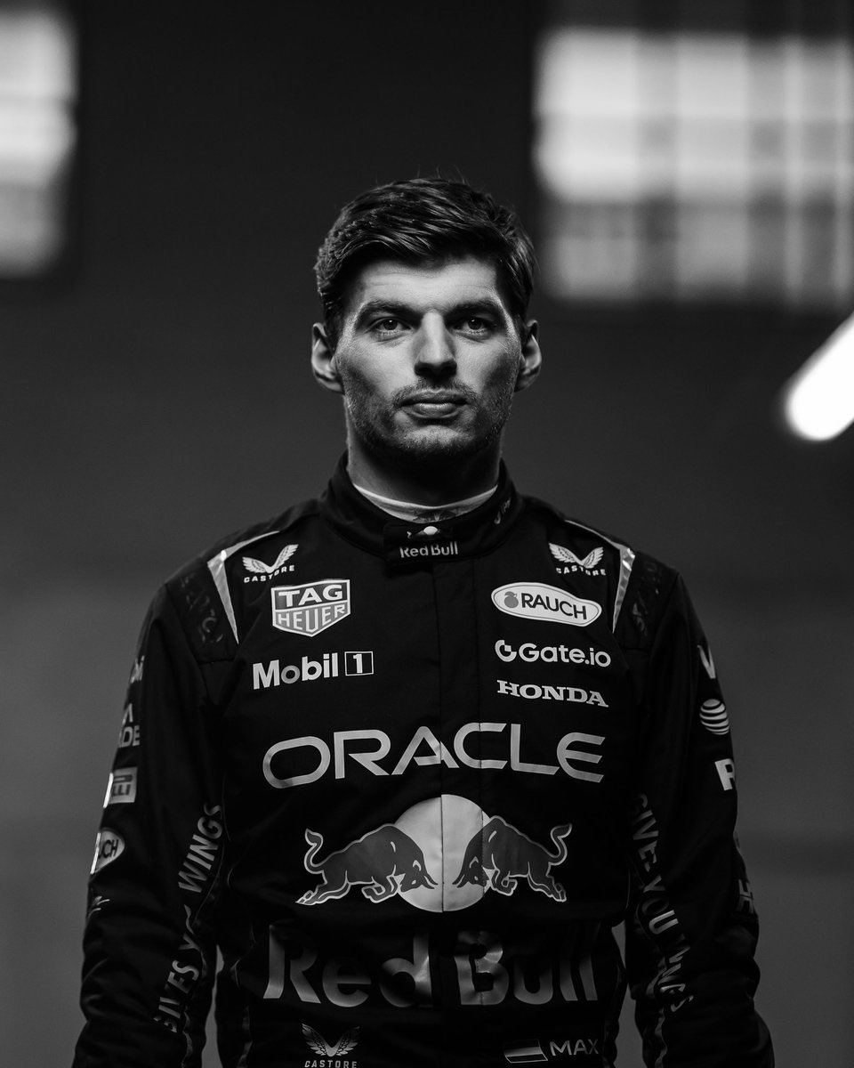 104 puan geriye düştü, pes etmedi ve son tura kadar şampiyonluğa ortak oldu. Elinden gelenin fazlasını yaptı. İnanılmaz bir performans izledik. Son yarışta şampiyonluğun içinde olması bile acayip bir olay. Her şey için teşekkürler şampiyon, ben senden razıyım.