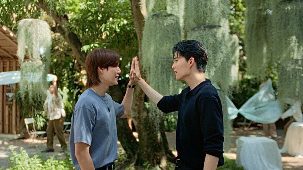 hubboyslove's tweet image. Com 56 países, #MeAndTheeSeries quebra recorde de BL com o episódio que mais alcançou o #1 nos trends ao redor do mundo.