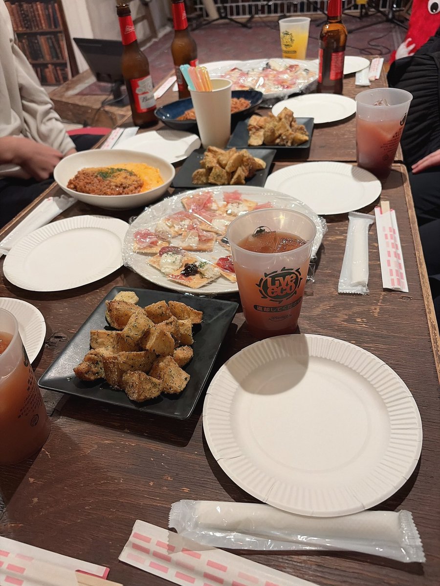 Mizuki_07_10's tweet photo. 昨日は料理長主催のメリークッキングライブに参加してきました！
体感時間秒だった…誇張抜きで一瞬で終わった

バラード多めでターチさんのSoranjiにはうるっときたね

ほんっっっとうに楽しかった！！
ありがとうCLメンバー！！
ありがとうクッキングライブ！！！！

#メリークッキングライブ
#CL3 https://t.co/ZwmZP1LKkm