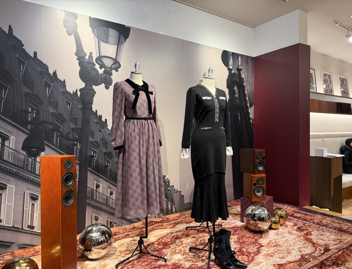 \ 𝐇𝐄𝐑 𝐋𝐈𝐏 𝐓𝐎 𝐇𝐎𝐋𝐈𝐃𝐀𝐘 𝟐𝟎𝟐𝟓 / 🎄✩.*