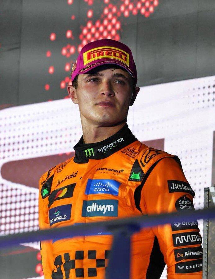 عاجل | أبوظبي تتوج السائق البريطاني لاندو نوريس بلقب بطولة العالم لـ الفورمولا 1 لأول مرة في تاريخه بعدما حل ثالثاً في سباق العاصمة الإماراتية، ليحتل صدارة الترتيب بفارق نقطتين عن الهولندي فيرستابن المتوج بلقب جائزة الطيران للاتحاد #صحيفة_الخليج 