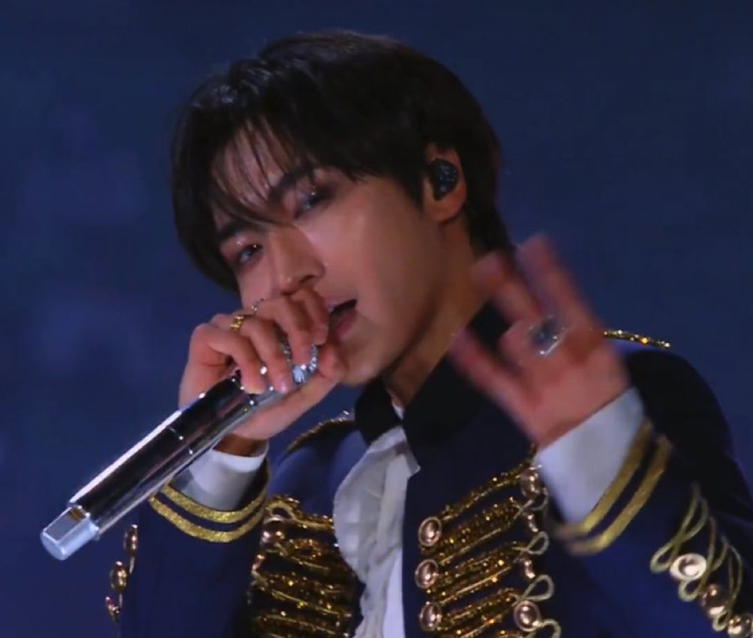 _sankitty's tweet image. w for wlw. flip it around mlm. there you go. i solved it.