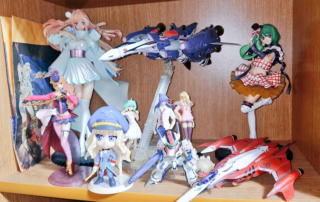 グッズ整理で棚が一箇所空いたので、懐かしのマクロスFグッズを