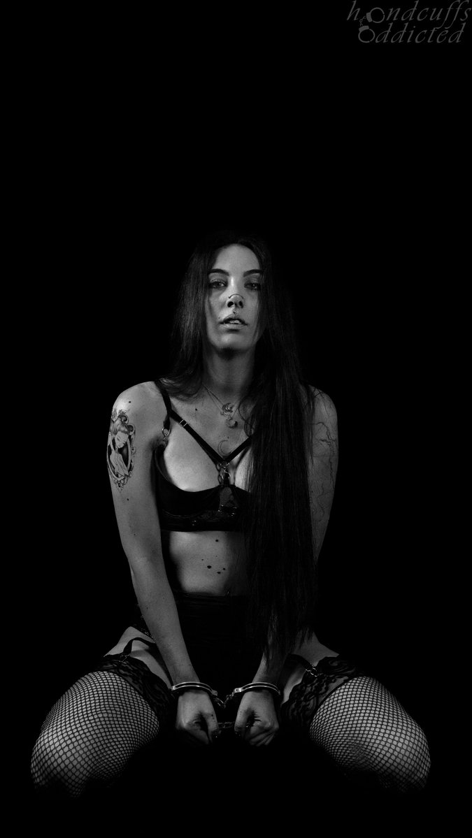 She is waiting...
.
.
.
.
.
#handcuff
#handcuffed
#shackles
#shackled
#handschellen