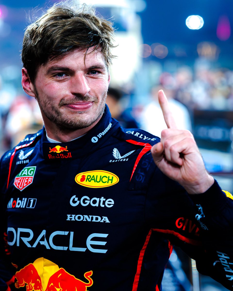 AndresBV_9's tweet photo. Llegó a remontar más de 100 puntos, sin el mejor auto, sin un compañero que le ayude en las estrategias.
Le dió emoción al Mundial hasta la última vuelta, el mejor piloto de la actualidad, el alma de la F1.
Max Emilian Verstappen. https://t.co/EMHxZPyNr3