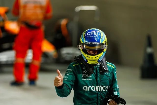 Ha terminado P10 en el mundial de pilotos, con un coche que a nivel general era el noveno y con muchísima mala suerte durante toda la temporada.

No hay, ni habrá nadie como él. Magnífico. Superlativo.