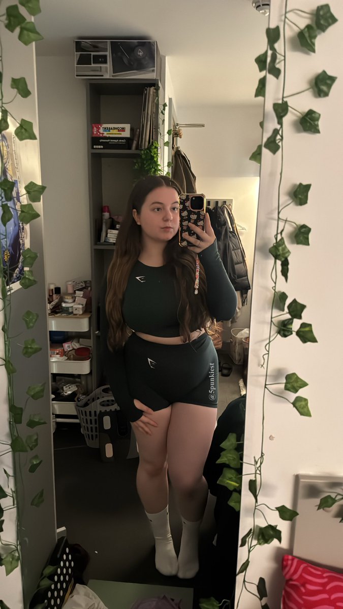 5punkiest's tweet photo. So sweaty after a good gym session , who wants to sniff 🐽🐽 https://t.co/sEHWVI4HMv