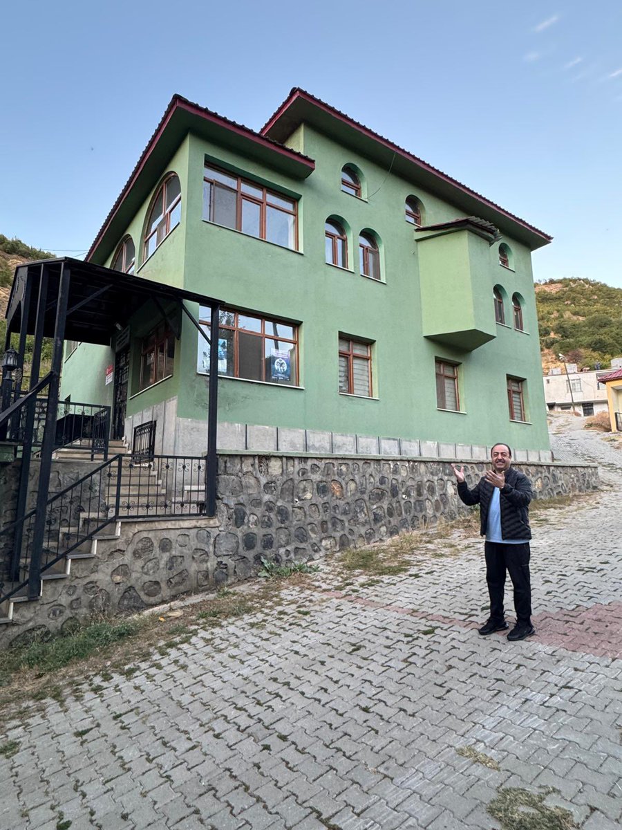 BÜNDER Bitlis Ünaldı Derneğimizin şubesi ve yukarı mahallemizin camisi sosyal aktivite alanlarımız..

Rabbim mekanını cennet eylesin Hacı Sabri Yalap amcamızın taziyesi biz ondan razıydık ,Allahta ondan razı olsun. #bünder Genel Başkanı #feyselyaksi bunderbitlis.org