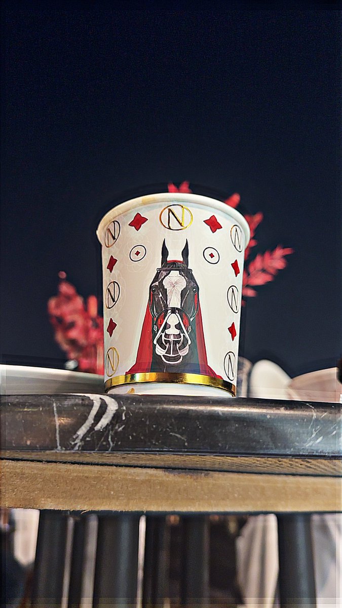 غيرك إذا غاب والله ما أحتريه
إلا أنت غيبتك ترهقني دقايقها 🤍