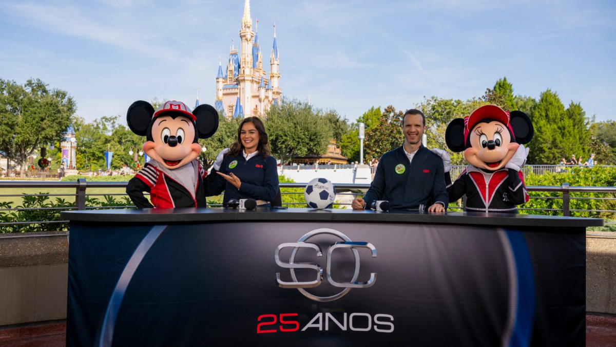 ESPNFrontRow's tweet image. ESPN capped off its month-long celebration of 25 yrs of @SportsCenter in Latin America w/3 live editions on Friday from @WaltDisneyWorld

Rodolfo Martinez, SVP, International &amp;amp; @ESPNDeportes Production, reflected on the flagship program’s journey

Read: bit.ly/3YaChk9