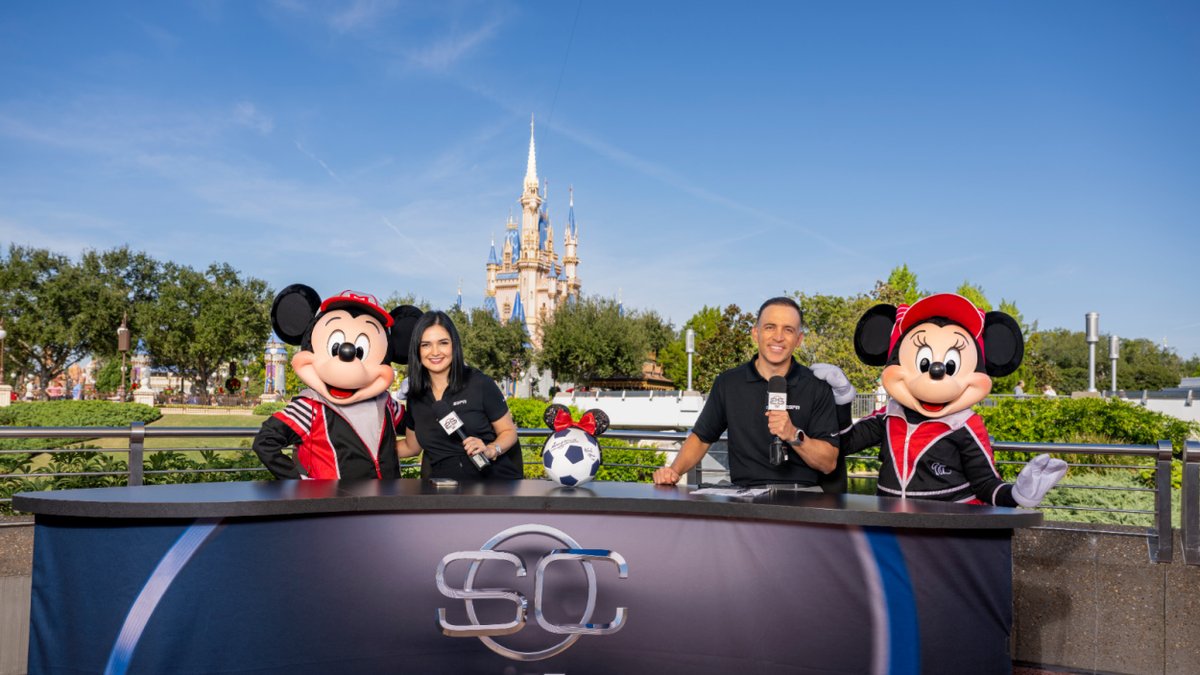 ESPNFrontRow's tweet image. ESPN capped off its month-long celebration of 25 yrs of @SportsCenter in Latin America w/3 live editions on Friday from @WaltDisneyWorld

Rodolfo Martinez, SVP, International &amp;amp; @ESPNDeportes Production, reflected on the flagship program’s journey

Read: bit.ly/3YaChk9
