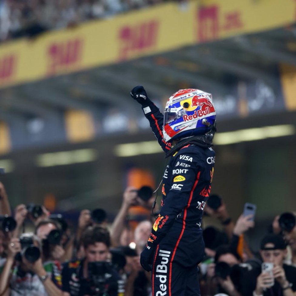 Willseh14's tweet image. Unbelievable fight back. Even prouder than any of your championship winning seasons.