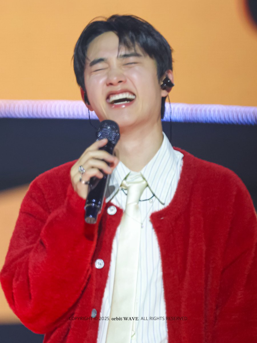 orbitw_'s tweet image. 251207 두잇파이널 막콘
니가 웃으면 나도 좋아💖

#도경수 #디오 #dohkyungsoo #DO