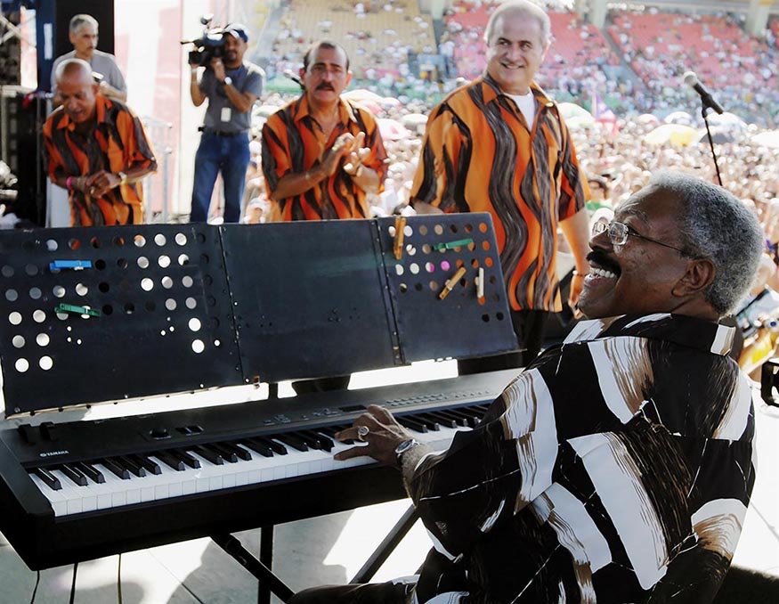 mapascu's tweet image. 30 de marzo de 2008
San Juan, Puerto Rico
Estadio Hiram Bithorn, Día Nacional de la Salsa
Rafael Ithier acompañado por (izq a der) Luis "Papo" Rosario, Charlie Aponte y Jerry Rivas.
©Mauricio Pascual