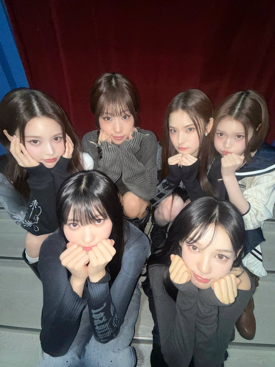 izna_offcl's tweet photo. [iznaPIC📷]

2025.12.07 <대면 &amp; 영상통화 팬사인회>

#izna #이즈나
#NotJustPretty #izna_NotJustPretty
#MammaMia #izna_MammaMia https://t.co/AeUGn7QSnX