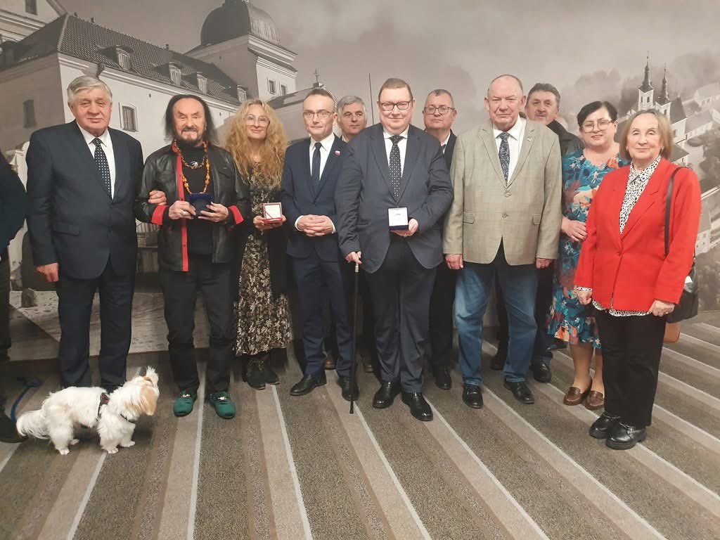 LexNostra's tweet photo. ❗️Dokładnie tydzień temu #StanBorys gościł w Suwałkach, o czym poinformował Dwutygodnik Suwalski ⤵️
Patronat nad wydarzeniem objęła Fundacja @LexNostra @Maciej_Lisowski 🤝
#LexNostra #MaciejLisowski @MarekWoch2 #MarekWoch https://t.co/Qk3gDOjUE1
