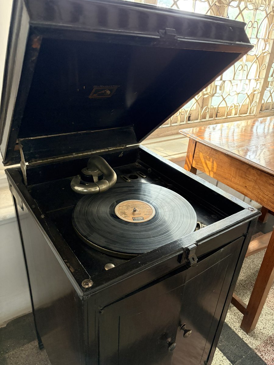 The #OG jukebox 🕺 this jukebox doesn’t need WiFi… It needs patience 😎