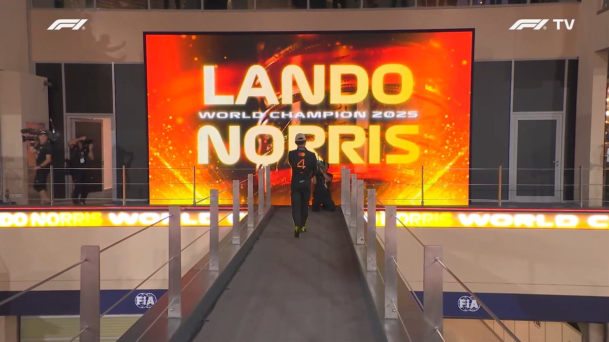 Honor a quien lo merece. No es para cualquiera llegar a la cima de un deporte y escribir tu nombre en el libro grande de los campeones. Sobre todo si hablamos de Formula 1.

Felicidades Lando Norris 🤜🤛
