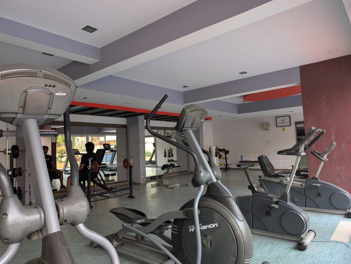 HedgehogsTweets's tweet photo. Looking for a chill flatmate (Male/Female) to join our fully furnished 3BHK on Bannerghatta Main Road.
🏠 The Setup:
Your Room: Fully furnished with Bed + Wardrobe + Dedicated Work Desk.
The House: Spacious hall with TV, dining table, fridge, washing machine, and fancy lighting. https://t.co/n7196mkQUm