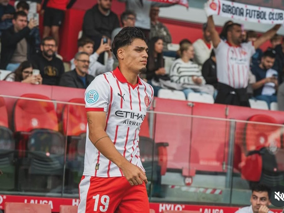 Juan Arango Jr (2006) entró al minuto 83 para hacer su DEBUT OFICIAL en la Primera División de España con Girona que cayó derrotado 3-0 vs Elche.
