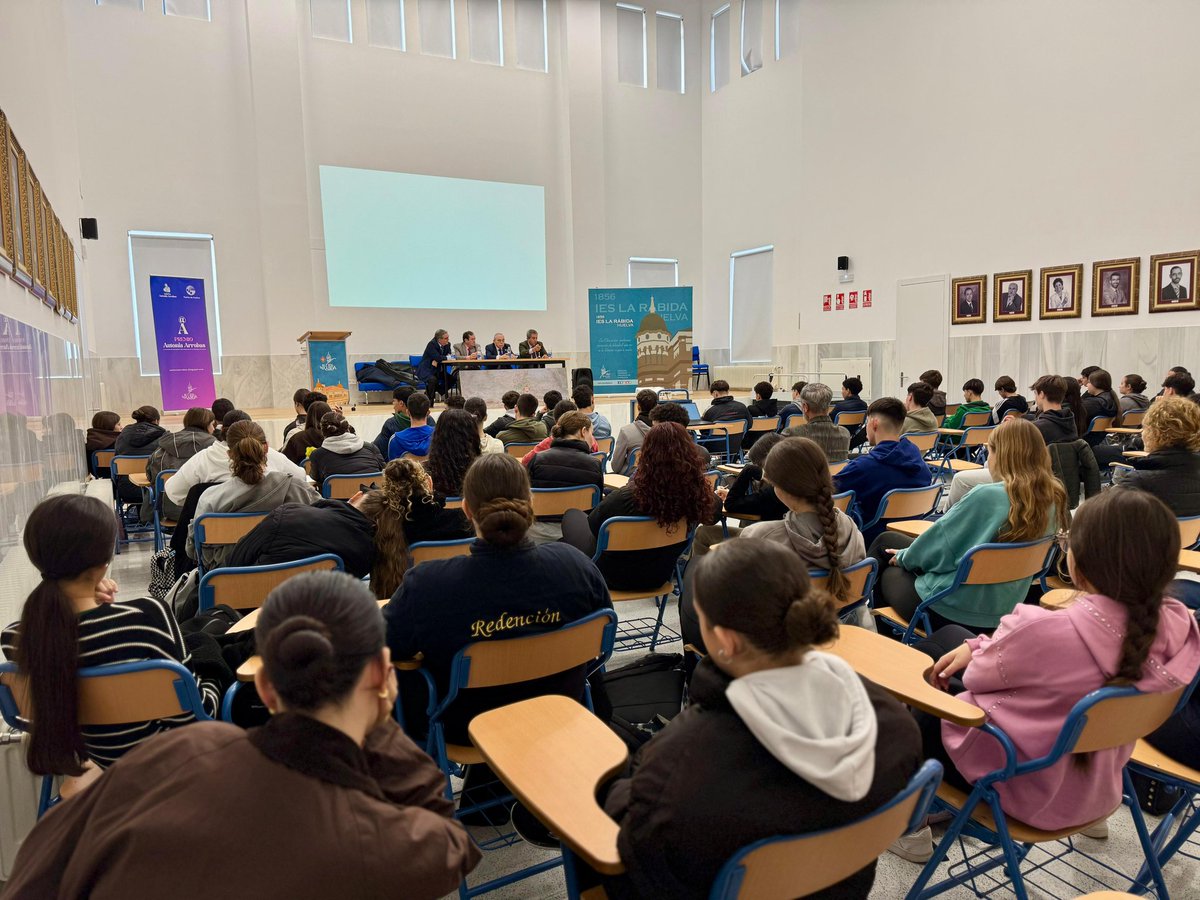 👏🏻Nuestro aplauso al <a href="/rabidahuelva/">IES La Rábida (Huelva)</a> por el acto del día de la Constitución 🇪🇸

🔝 Asistieron el decano de #ICAH, Antonio Bernal, el ex pdte. de la Audiencia, Antonio Pontón, el abogado, Enrique Arroyo y el decano emérito, Fernando Vergel, que recibió un emotivo reconocimiento 👨🏻‍💻