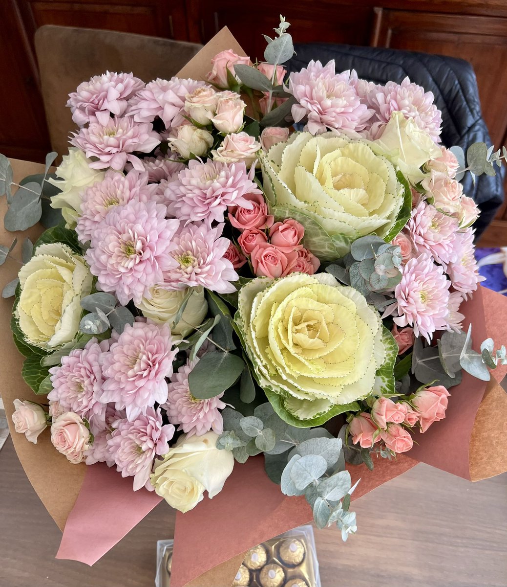 Valemartinez044's tweet photo. enamorada de las flores por siempre 🩷💐✨ https://t.co/LRjEKbXNs8