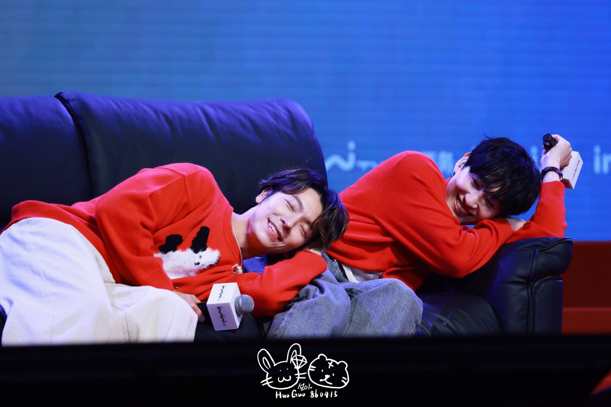 HuoGuo860415's tweet photo. 20251207 WuHan Fm

bed…room？

#은혁 #동해 #이혁재 #이동해 
#슈퍼주니어DnE #DONGHAE #EUNHYUK
#LEEDONGHAE #LEEHYUKJAE 
@donghae861015 @AllRiseSilver https://t.co/DuzlSVte35