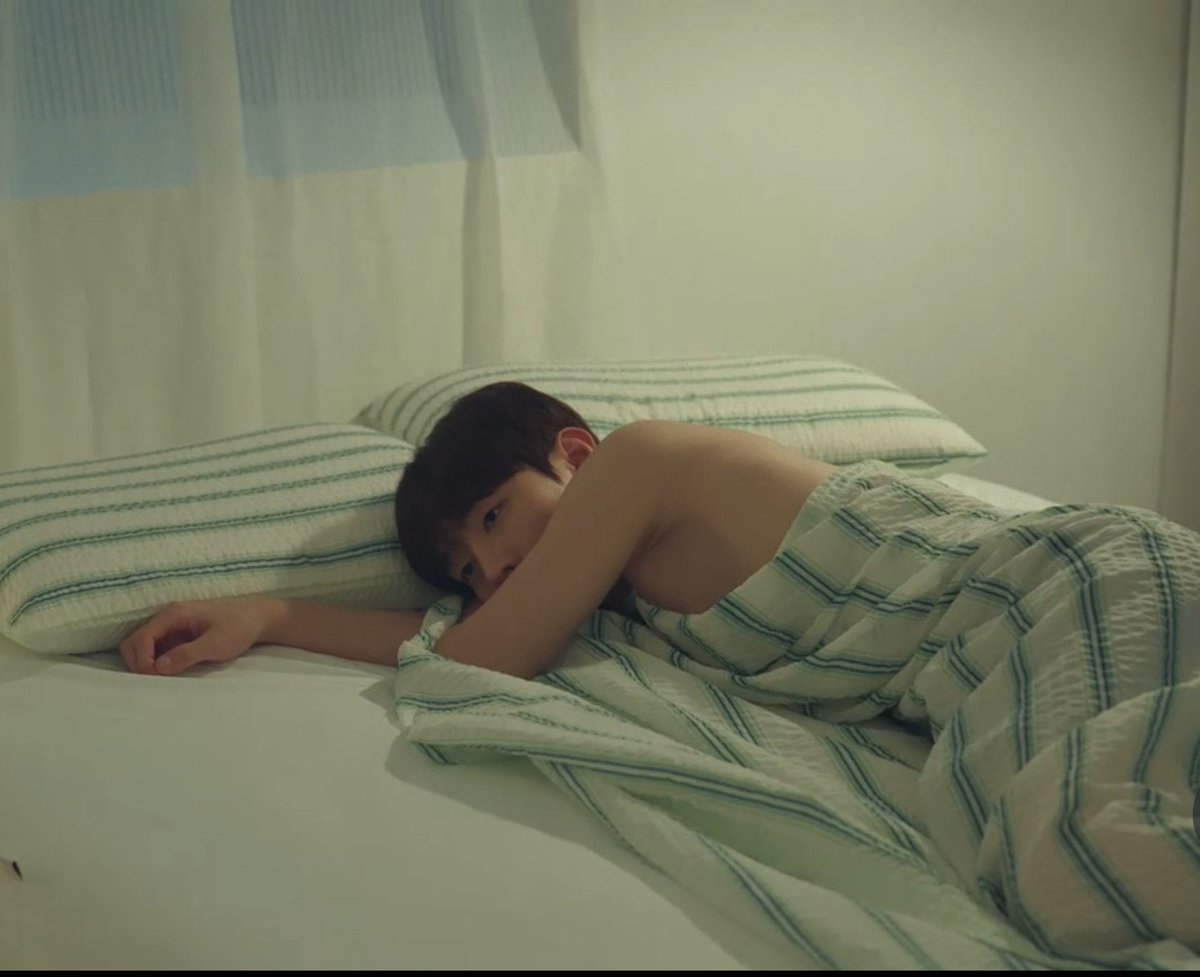 lumina3_'s tweet photo. unnie... your body... it's insane https://t.co/9qvQJVkRFz