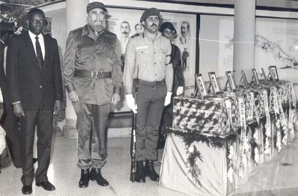 🇨🇺#Cuba
El transcurso implacable del tiempo no borrará una de las hazañas más grandes protagonizadas por este pueblo el mismo que cargó sobre sus hombros en medio del llanto y el silencio sobrecogedor de aquel diciembre de 1989 la dignidad y la gloria de una nación hecha hombres