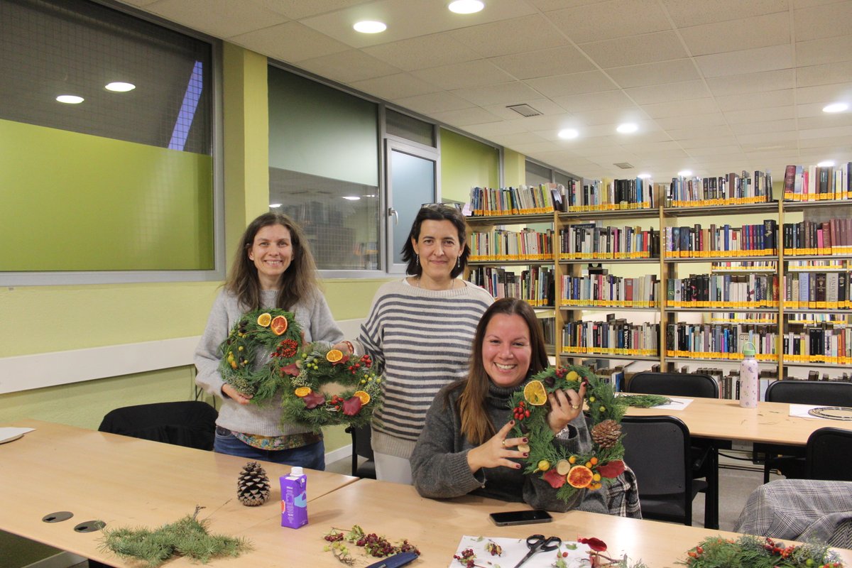 👑 ¡Nuevo taller de coronas de Navidad! 
🎄 Debido al éxito del reciente taller de coronas, hemos decidido hacer uno más, para que tú también puedas participar. 🥰
🗓️ Anota: 18 de diciembre, 15 h.
🏃‍♀️‍🏃‍♂️‍ Aforo limitado, ¡date prisa! Inscríbete en 👇
forms.office.com/e/ekWy2JW0G4?o…