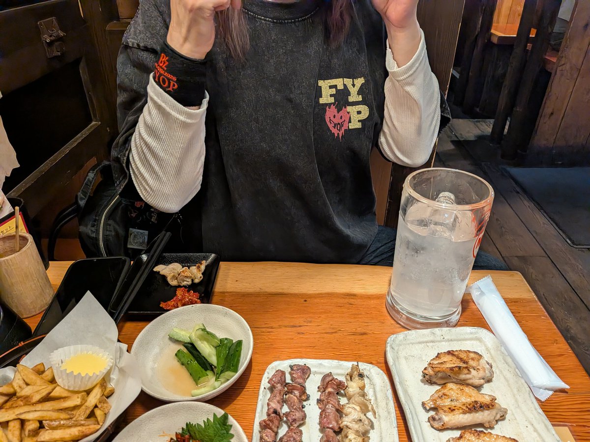 今年も無事に終わりました

鳥貴族に付き合って色んな愚痴をヨシヨシしながら聞いてくれたツレ好き♥️
LINEで愚痴を聞いてくれたうさこも好き♥️
(愚痴ってばっかだなw)

明日は(も)のんびりおデートして日常に戻ることにします

 #BzLIVEGYM2025FYOP 
 #Bz
 #FYOP