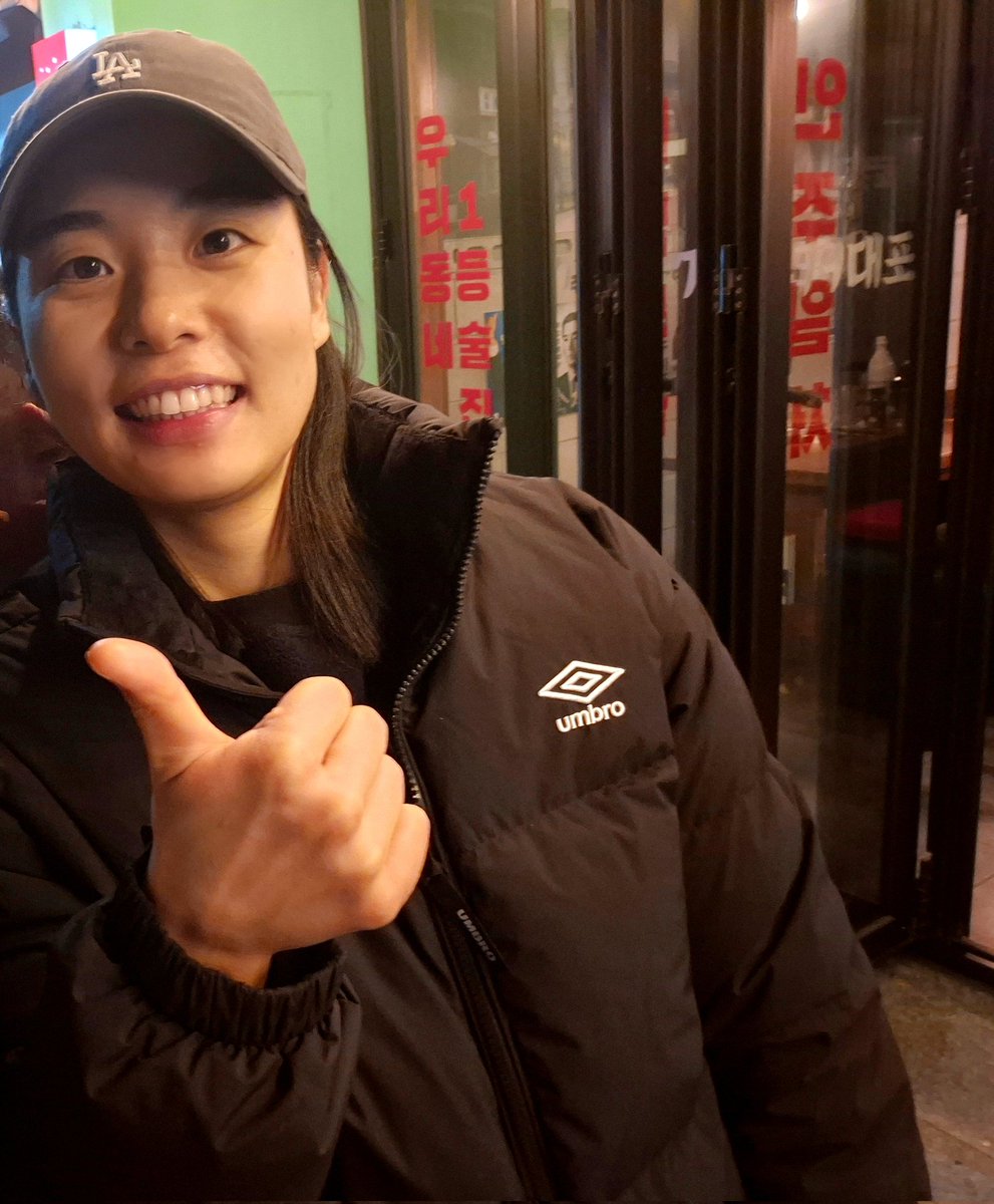 현선언니님이랑 셀카 찍기 전 필수 코스 : 갤럭시 자랑하고 국산이라고 칭찬받기