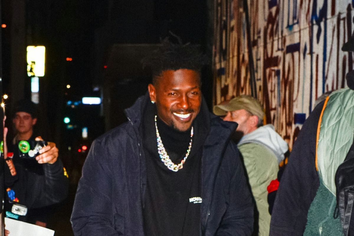 Antonio Brown Cites Stand Your Ground Law in Bid To Dismiss Attempted Murder Charge

allhiphop.com/news/antonio-b…
