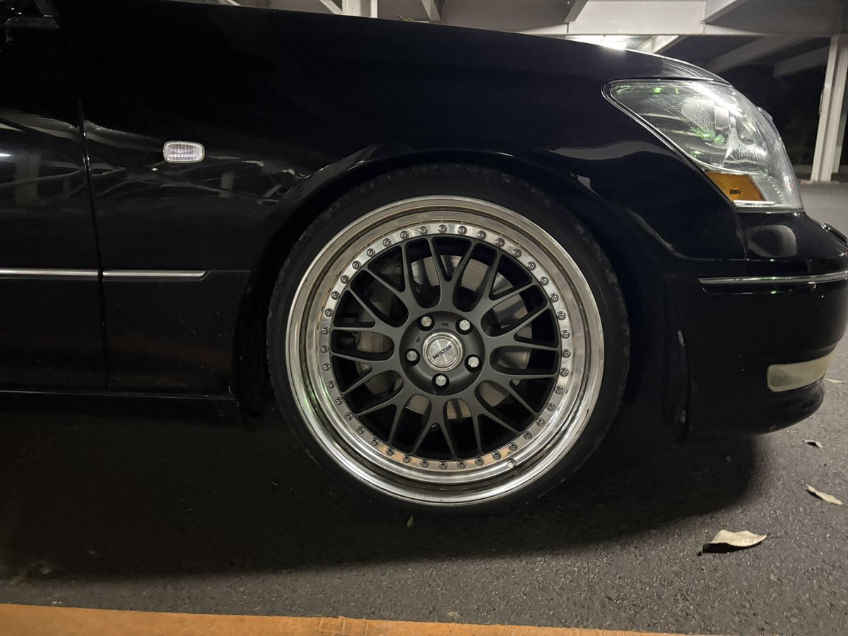 AY6868_'s tweet photo. 誰かホイール買わん？
ガリ傷あるけど、15ぐらいで持ってて��しい https://t.co/env8aIpxbi