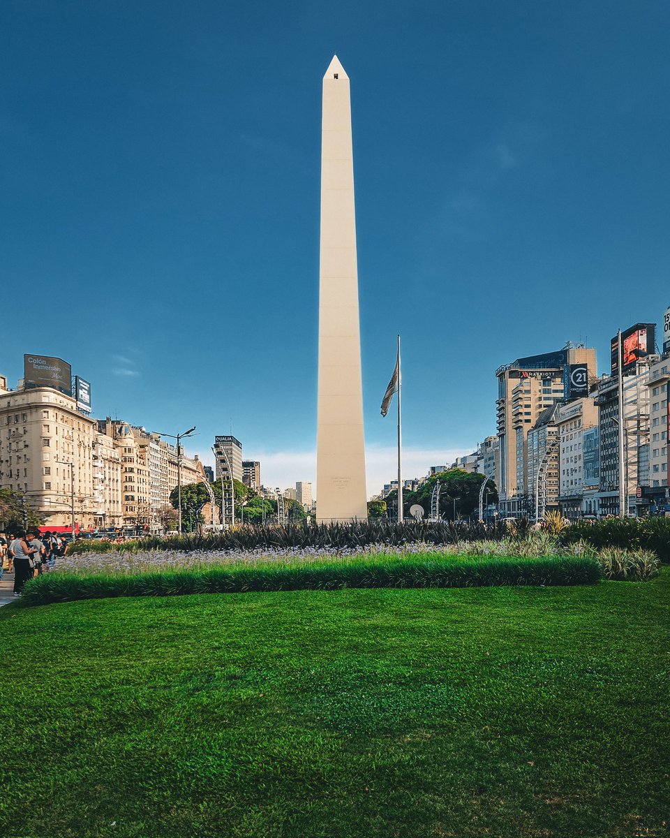 BALandscapes's tweet image. Los F-16 y la Avenida 9 de Julio ayer por la mañana. #BuenosAires