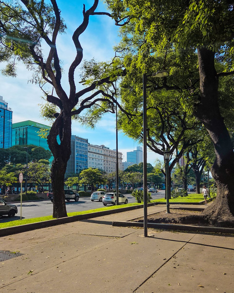 BALandscapes's tweet image. Los F-16 y la Avenida 9 de Julio ayer por la mañana. #BuenosAires