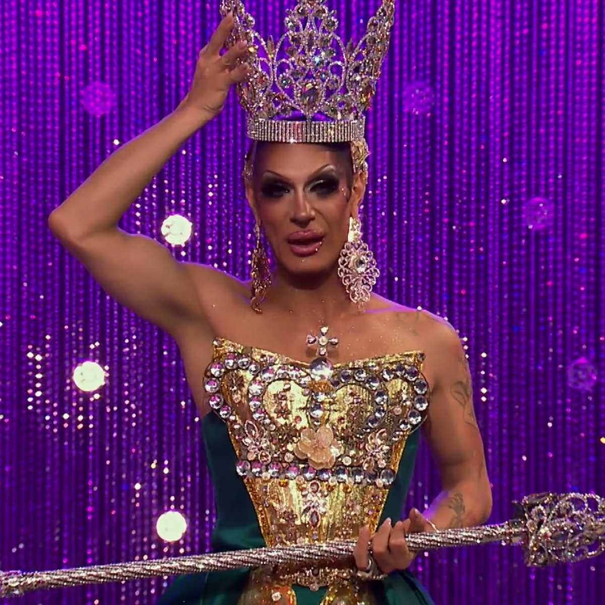 COMO UNA WINNERRRRRRRRRR. In my humble opinion no one has ever shown this level of kindness and heart in a season of drag race from the start until the very last second. Her talent was also nothing short of stellar. One of my favourite winners ever🫂🫶
#DragRaceES