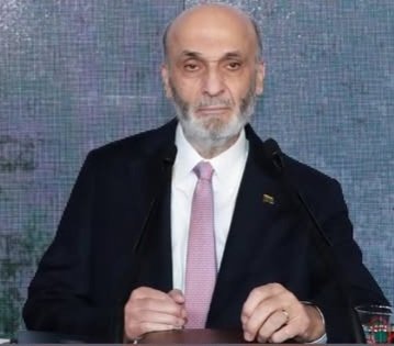 حين خرج الدكتور سمير جعجع من الاعتقال السياسي، شقّت القوات طريقها من جديد، بعد أن أعاد بناءها من لا شيء مستندا إلى 
 ارادته التي لم تتزحزح يومًا. 

ومن استمع إلى سرده اليوم حول نضال "القوات" أدرك حقيقة المفاصل التاريخية التي أنقذت لبنان وكانت "القوات" حاضرة فيها.