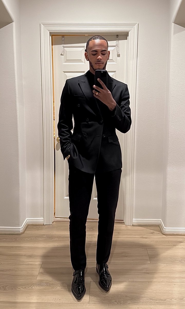 _FREDDIEB's tweet image. suited.