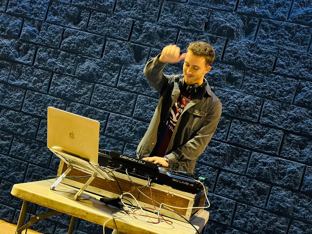 ✨🔴🔵 Noche Mágica Azulgrana

Ambiente espectacular en las afueras del Estadio Francisco De La Hera en los minutos previos al duelo de esta noche entre el CD Extremadura y el Linares Deportivo 

La afición vuelve a demostrar por qué este club es puro corazón 💙❤️🔥