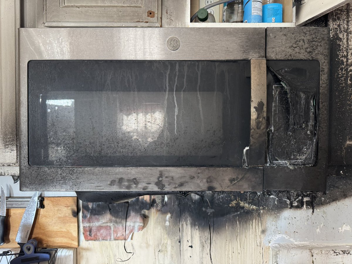 Also I’m not fucking lying. A new oven is 500 dollars so it’s safe to say we won’t have one for a very long time. Don’t yall love life?