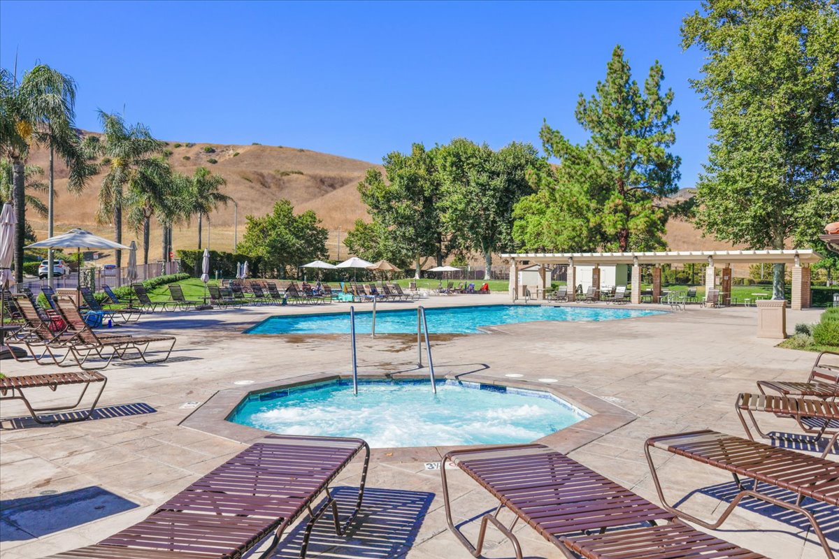 skysthelimit442's tweet photo. OPEN TODAY IN Amenity-Rich Porter Ranch | 12119 Falcon Crest Way | $1,150,000 - https://t.co/UW9yi40vtI
Nestled within the highly sought-after Porter Ranch Estates, this beautifully maintained 4-bedroom, 3-bathroom residence offers a perfect blend of comfort, space, and security. https://t.co/ZPC4mpqUEk