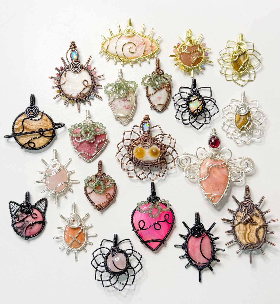 the crystals vs the pendants 🩰🌰🎄

“the nutcracker” collection coming Thursday December 11th at 8pm eastern time <3