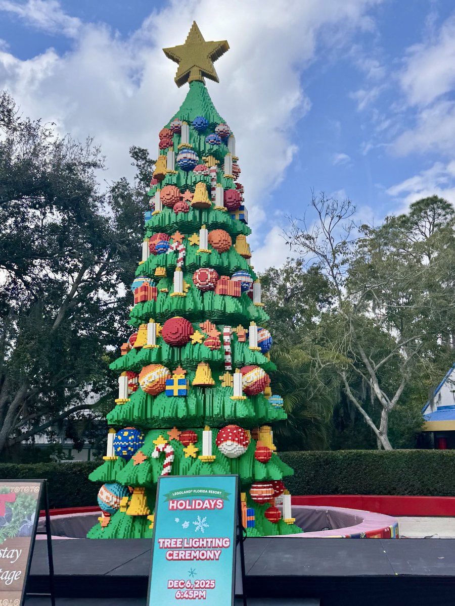 First time at <a href="/LEGOLANDFlorida/">LEGOLAND Florida</a> yesterday. Kids had too much to enjoy and tired out before the tree lighting ceremony.