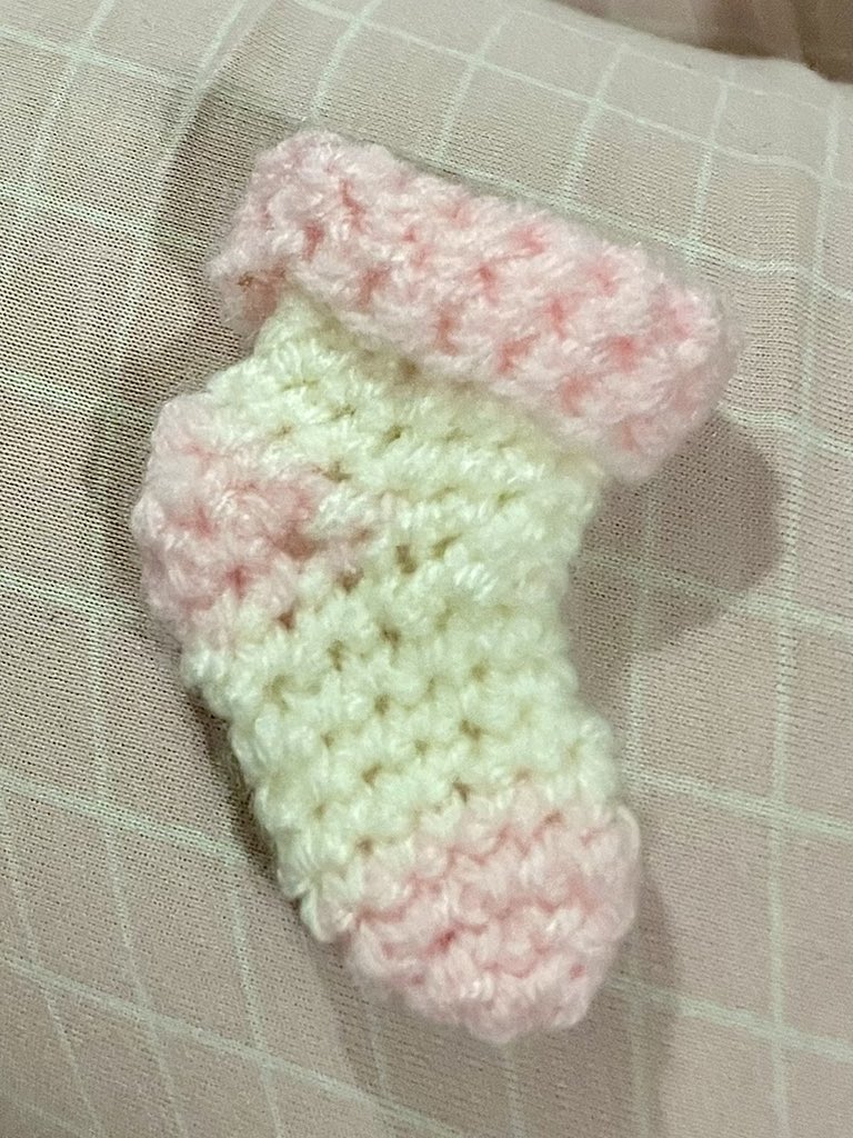 vanteul's tweet image. mori’nin isteği üzerine çorap örme denemeleri, hybe götünü kollasın